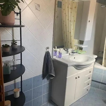 Nest Apartamento Karpenísion